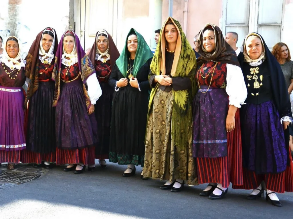 Associazione Turistica Pro Loco Elmas Figure femminili